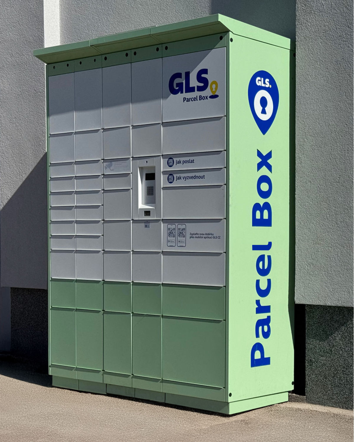 We are proud manufacturer of parcel lockers for GLS CZ