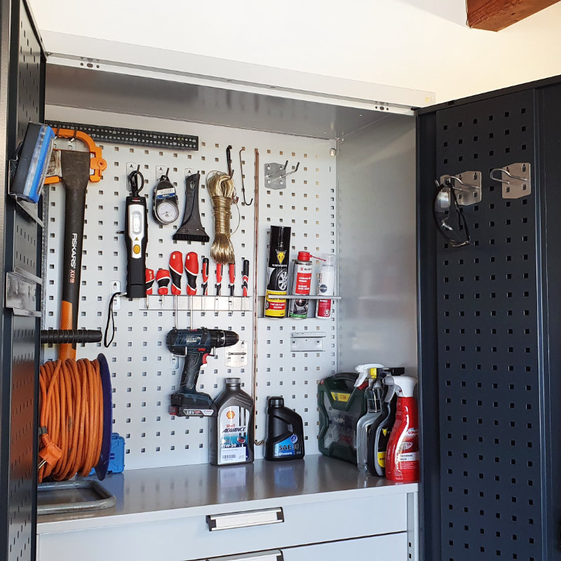 ALFA 3, well-arranged placing of tools on holders attached to the perforated wall of the UNI cabinet