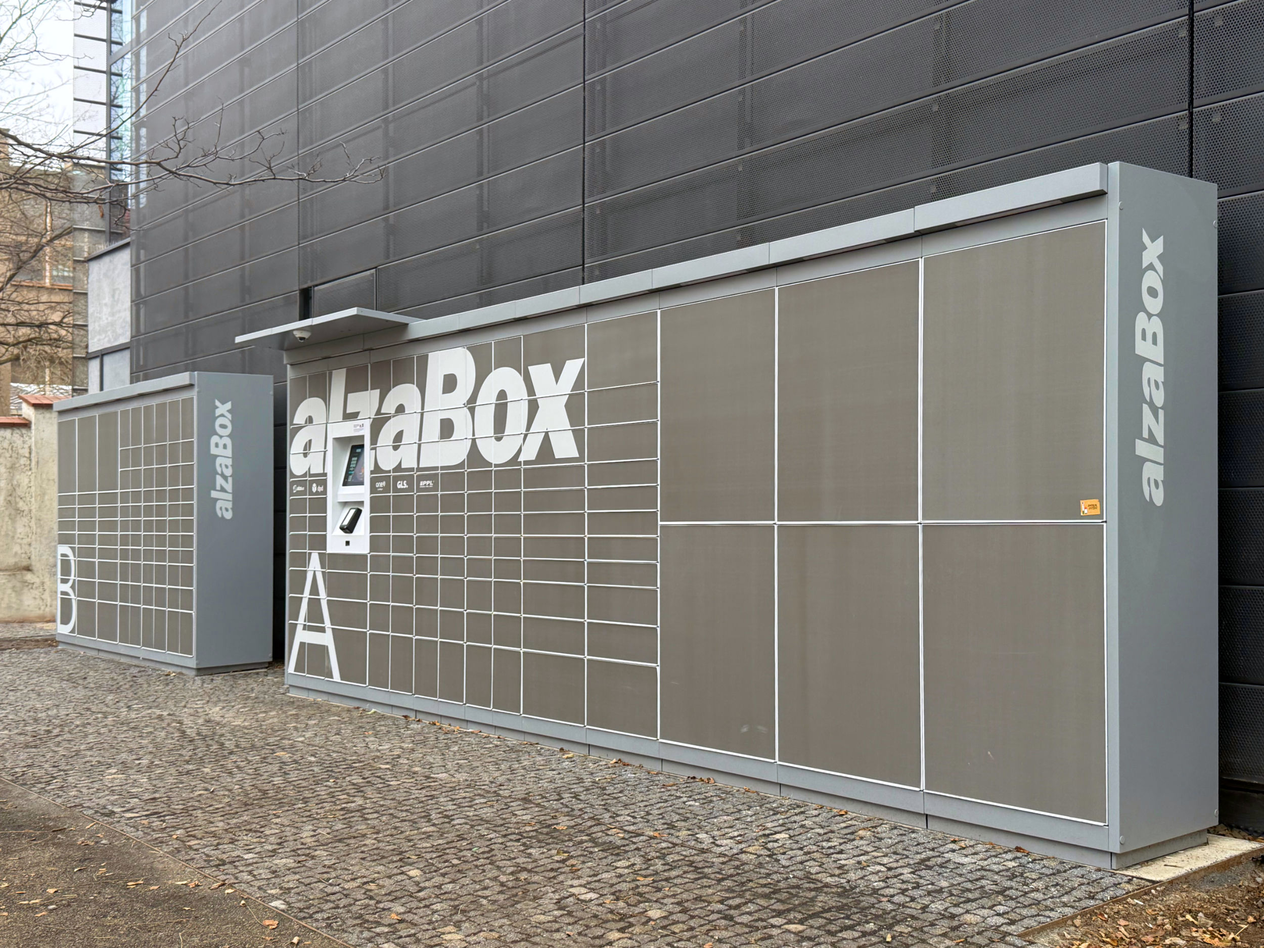 ALFA 3 manufactures AlzaBox parcel lockers, which are part of one of the largest self-service parcel locker networks in Central Europe. Their modular design and reliable operation enable fast and convenient parcel delivery. ALFA 3 manufactures AlzaBox parcel lockers, which are part of one of the largest self-service parcel locker networks in Central Europe. Their modular design and reliable operation enable fast and convenient parcel delivery.