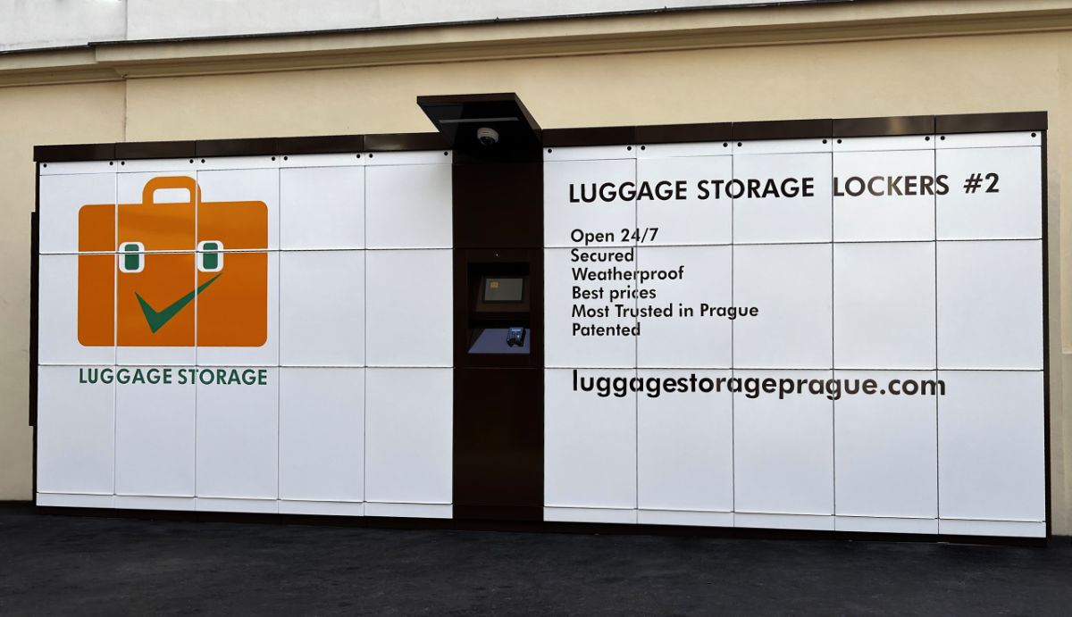  outdoor luggage storage lockers.