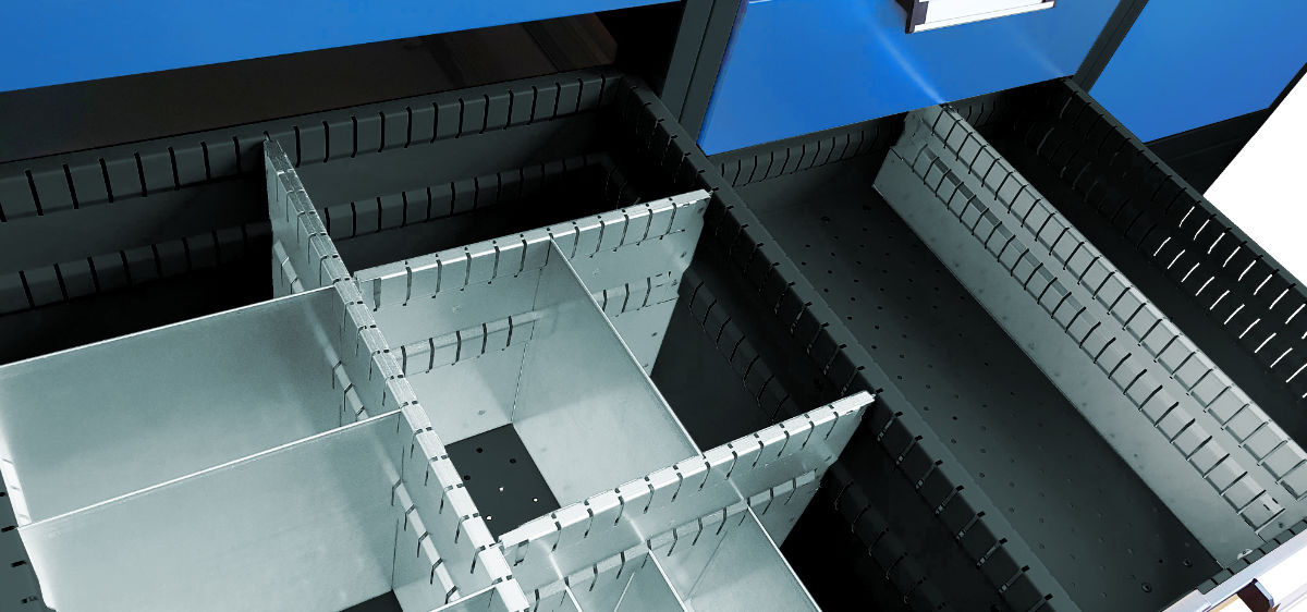 There is an option to use dividing partitions in the drawers of UNI pedestals