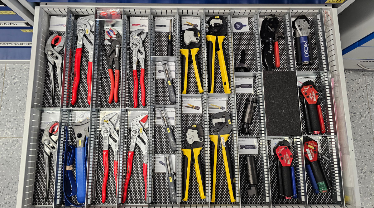 Tools have their place thanks to divided drawers