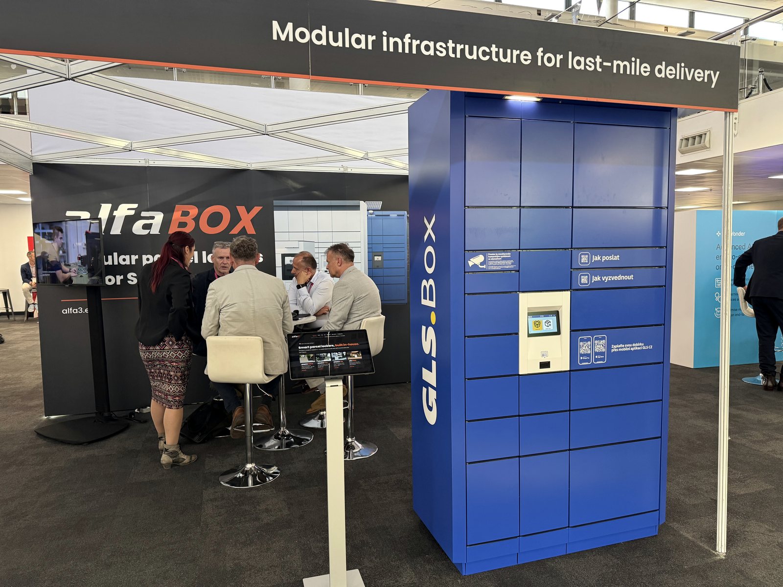 At the ALFA 3 stand, we showcased the autonomous FLEX parcel locker, designed for flexible deployment in modern delivery networks. At the ALFA 3 stand, we showcased the autonomous FLEX parcel locker, designed for flexible deployment in modern delivery networks.