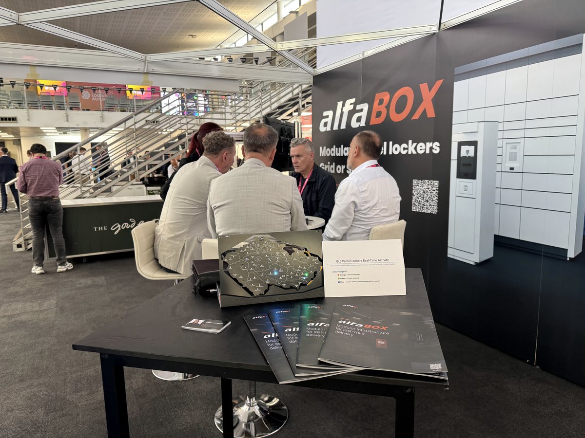 Business discussions at the ALFA 3 stand, where we showcased our automated parcel delivery solutions. Business discussions at the ALFA 3 stand, where we showcased our automated parcel delivery solutions.