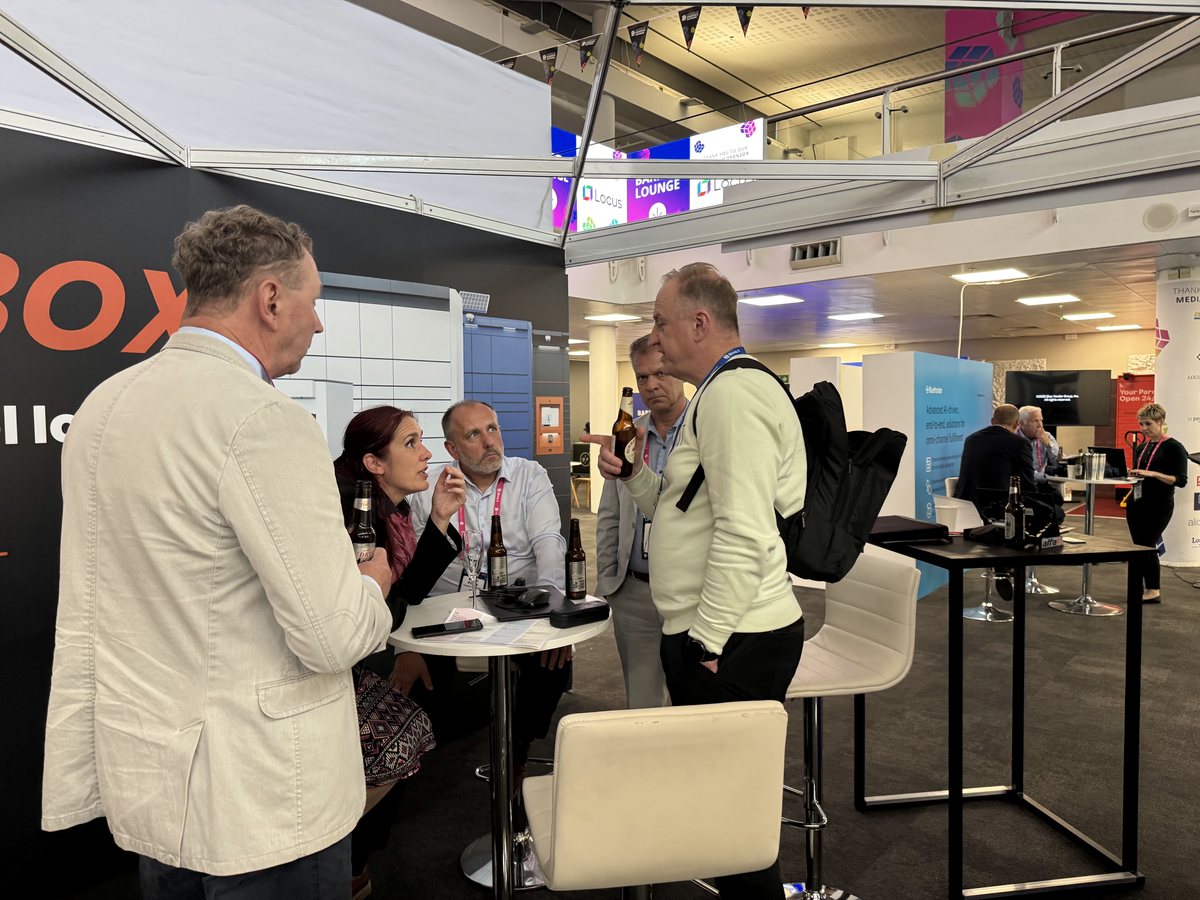 An informal meeting with conference visitors and discussions about last-mile logistics technologies. An informal meeting with conference visitors and discussions about last-mile logistics technologies.