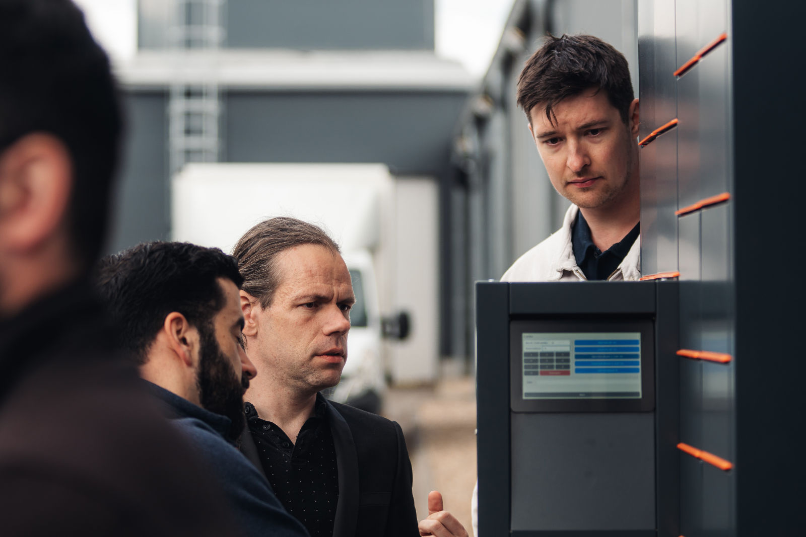 Practical demonstration of ALFA 3 smart parcel lockers during the GLS Group visit to the manufacturing facility in Luže, Czech Republic.