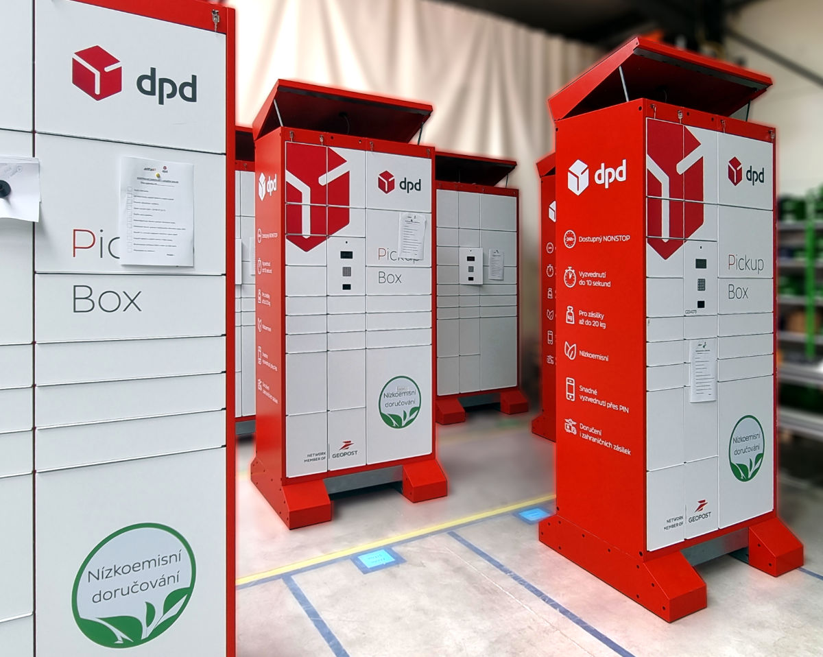 Off-grid outdoor parcel delivery station for DPD.