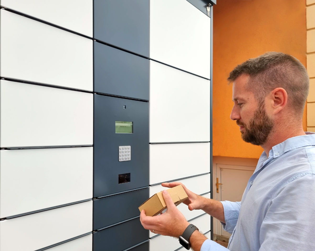 Control panel with barcode reader for AlfaBOX delivery station