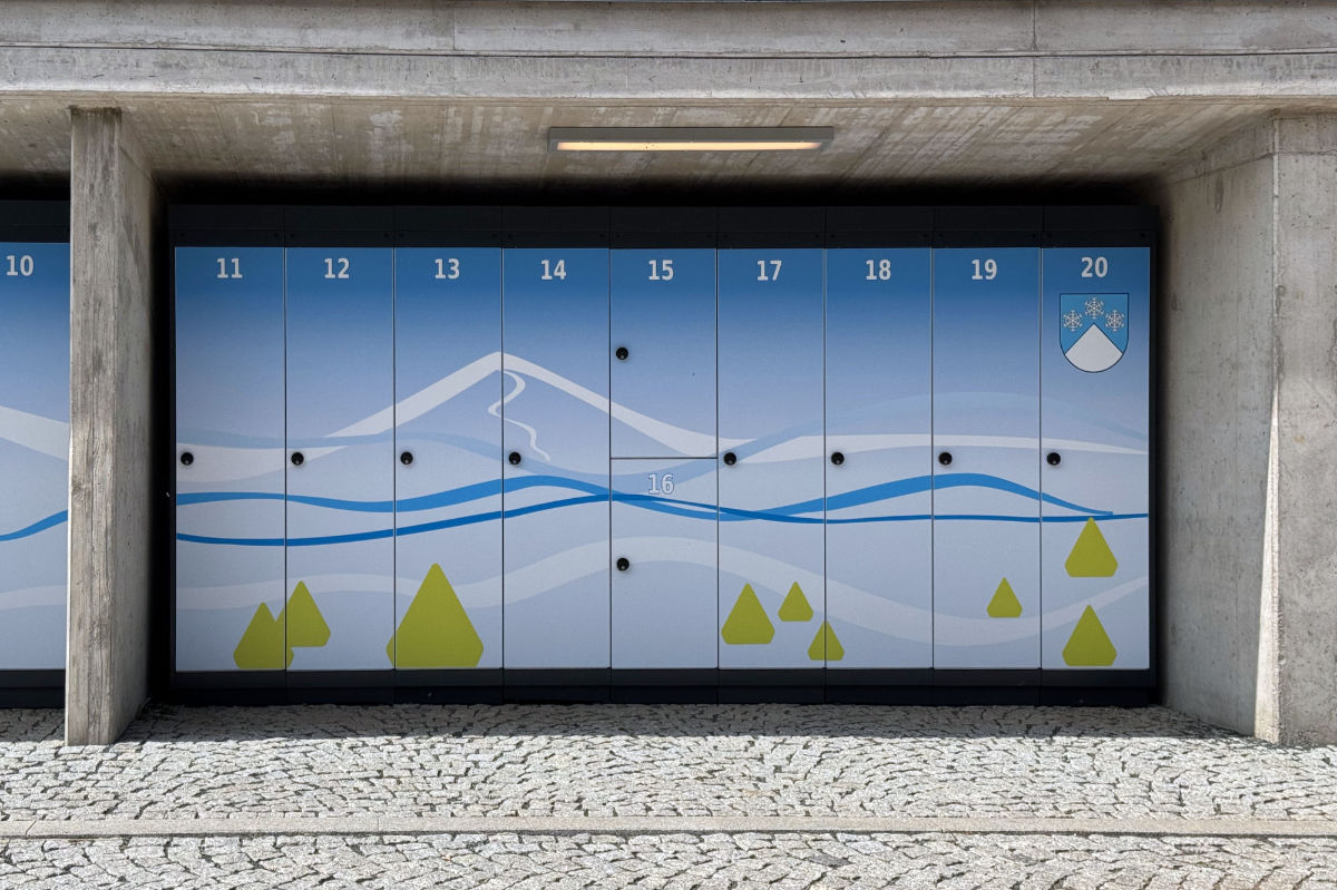 Self-service boxes: even a concrete structure can harmoniously blend with nature