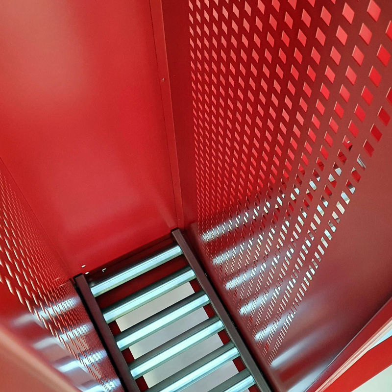 Perforated side walls of the garment locker 