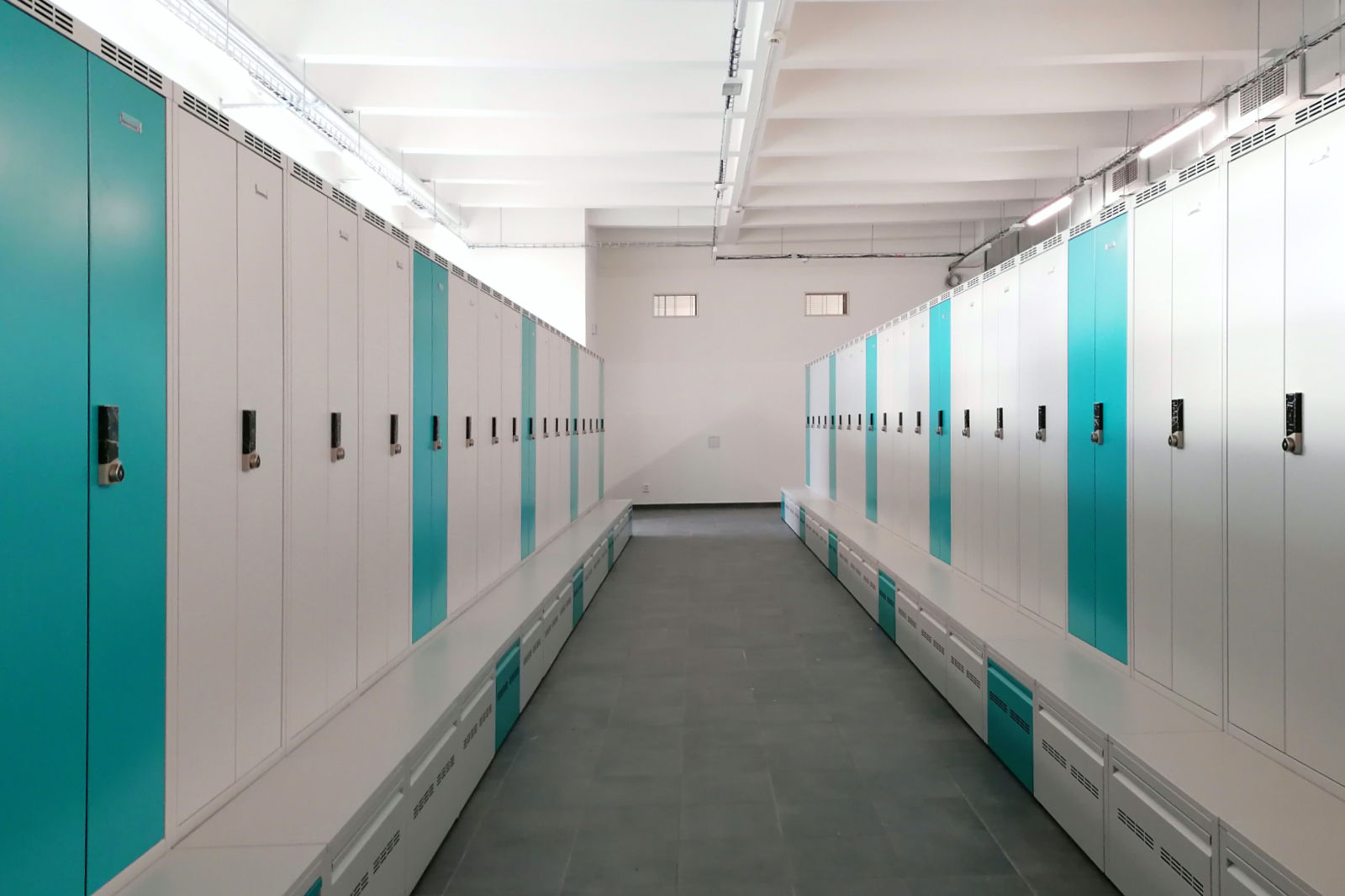 Locker units with a reinforced construction