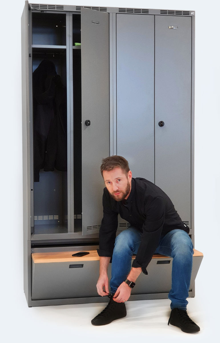 Large-volume industrial garment locker with a folding seat