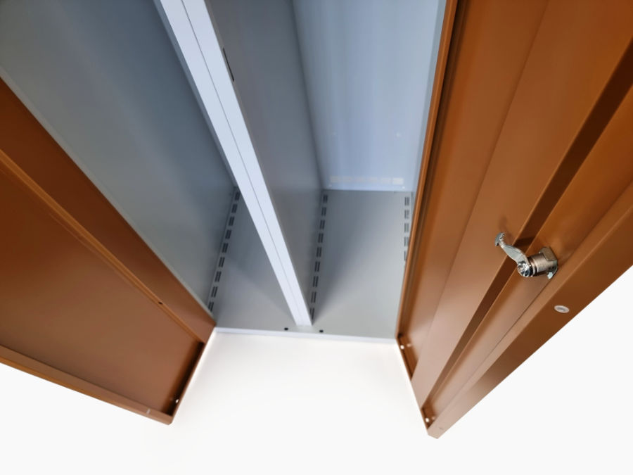 Reinforced metal wardrobe doors with safety reinforcements and profiling