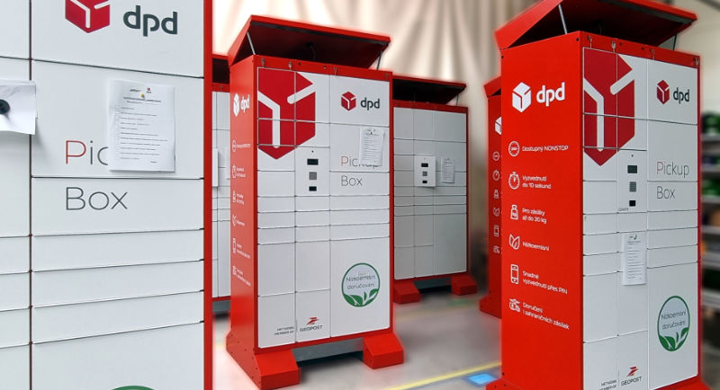 Off-grid parcel delivery stations for DPD