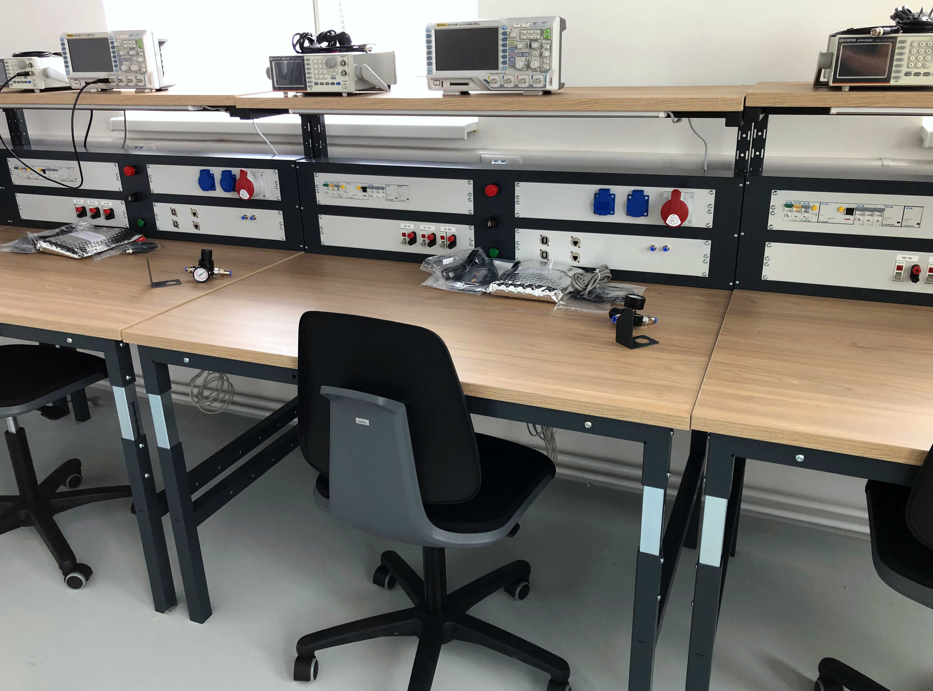 Workbenches for Electrical Classroom